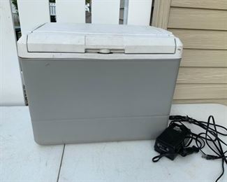 HALF OFF !  $12.50 NOW, WAS $25.00..............Electric Cooler (B144)