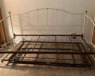 CLEARANCE  !  $30.00 NOW, WAS $100.00...........Iron Twin Trundle Day Bed (B378)