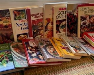 CLEARANCE  !  $4.00 NOW, WAS $12.00............Cookbooks (B359)