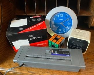HALF OFF !  $5.00 NOW, WAS $10.00..........Shredder, Clock and more (B622)