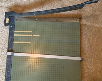 REDUCED!  $18.75 NOW, WAS $25.00...............Very Large Paper Cutter (B610)
