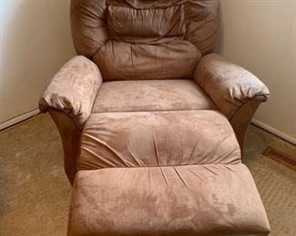 CLEARANCE  !  $6.00 NOW, WAS $25.00............Recliner, some wear (B607)