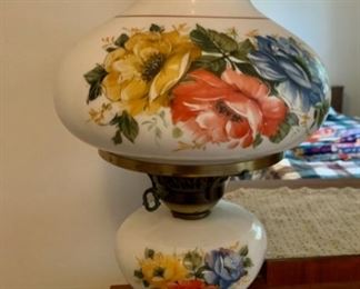 CLEARANCE  !  $6.00 NOW, WAS $25.00...........Floral Lamp (B562)