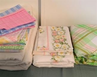 HALF OFF!  $5.00 NOW, WAS $10.00...............Twin Sheets (B549)