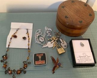 CLEARANCE  !  $3.00 NOW, WAS $12.00...............Jewelry Lot (B668)