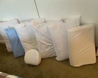 HALF OFF !  $7.00 NOW, WAS $14.00...............Pillows Lot (B673)