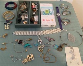 REDUCED!  $10.50 NOW, WAS $14.00...............Jewelry Lot (B674)