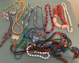 CLEARANCE  !  $4.00 NOW, WAS $12.00...............Jewelry Lot (B666)