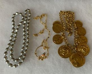 CLEARANCE  !  $6.00 NOW, WAS $20.00...............Costume Jewelry (B686)