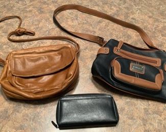 CLEARANCE !  $10.00 NOW, WAS $25.00................(Purses I)