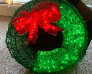 CLEARANCE !  $4.00 NOW, WAS $10.00.............Large Wreath, half lights not working 