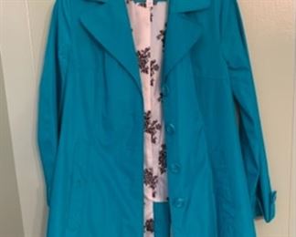 CLEARANCE !  $10.00 NOW, WAS $20.00............Relativity Rain Coat Size Small (S33)