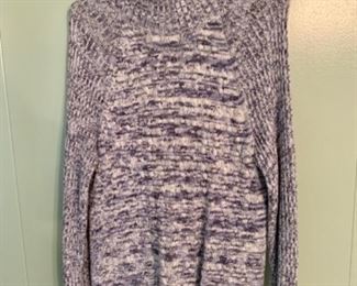 CLEARANCE !  $4.00 NOW, WAS $10.00...........Size Medium Sweater (S17)