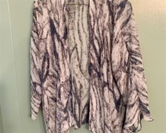 CLEARANCE  !  $4.00 NOW, WAS $14.00..............Studio Works Sweater Size small (S14)
