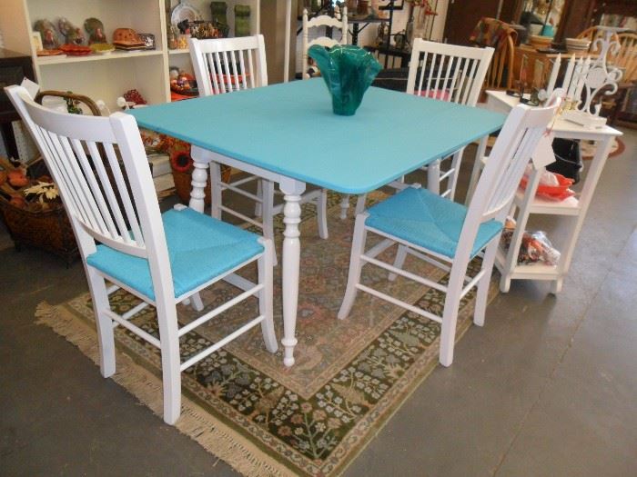 Wonderful drop leaf table with 4 chairs  $425 or best offer