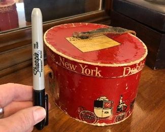 Adorable small Dobbs hat box - salesman sample?