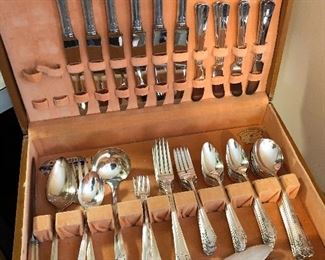 Flatware set