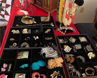 Lots of jewelry 