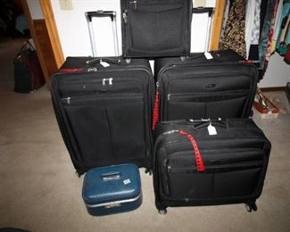 Samsonite luggage excellent condition, all large pieces have four wheels