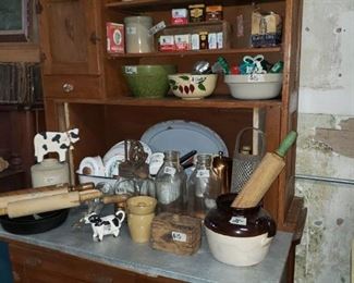 Hoosier Cabinet
Crockery
Vintage Kitchen Items 