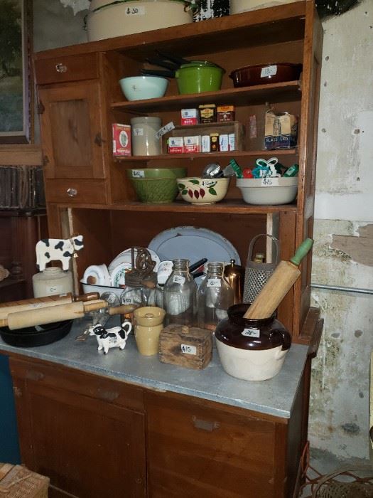 Hoosier Cabinet
Crockery
Vintage Kitchen Items 