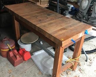 WORKBENCH WITH VISE AND POWER STRIP BUY IT NOW $125