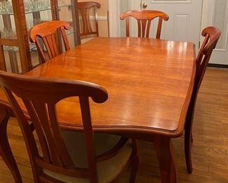 Stanley Dining Room Set (6 Chairs, 2 Leafs)