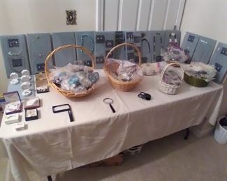 Over 600 Pieces of Jewlery & Watches.