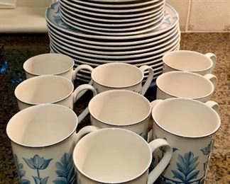 Item 280:  Villory & Boch set:   $125                                                                        10 cups, 10 salad plates, 10 dinner plates -- these are not brand new and a couple of the plates have flakes or chips