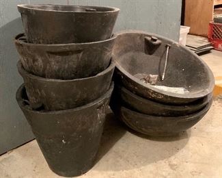 Item 392:  Self watering planters:  $50                                                                (4) Small - 14.5" x 13.5"                                                                                       (3) Large - 21" x 8"