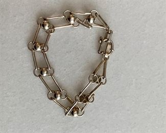 $40 - 950 Silver modern bracelet; 7.75" long, 0.5" wide