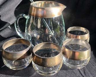Dorothy Thorpe Martini Set