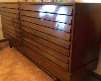 American of Martinsville
“Dania”
Dresser