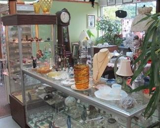 Online Auction - Six Corners Antiques Mall (Fowlerville, MI) is closing.  Bid online November 19 - 23 at NarhiAUCTIONS.com.  