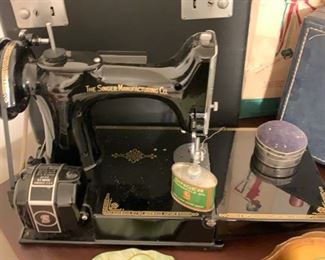 Singer Featherweight sewing machine 