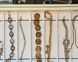 Bracelets and necklaces 