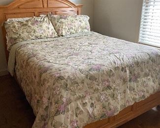 Queen bed 
$400