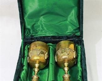 $45 Green velvet casket, lined w/ green satin, containing  2 ornate brass goblets.  Casket: L: 9" | W: 8.5" | H: 4".  Goblets each H: 7" | cup diameter: 3" [Bin 34] 