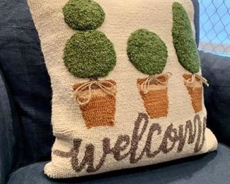$28 Adorable Hooked Topiary Pillow 16”16”