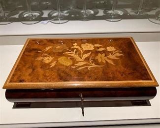 $60 Beautiful Vintage Reuge Swiss Musical Box with velvet lining interior comes with key