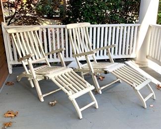 Vintage steamer chairs! These are an outstanding find! 