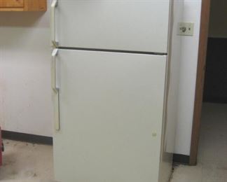 18.5 Cubic Ft. G.E. Refrigerator, 65 1/2"T x 31 1/2"W x 29 1/2"D