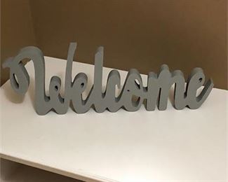 Lot 211
Decorative Wood 'Welcome' Sign