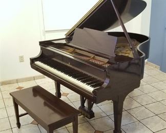 STeinway M grand piano