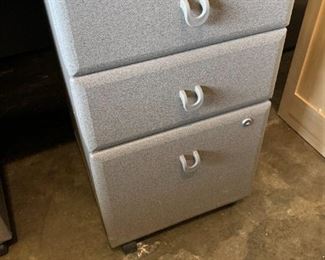 #24	rolling file cabinet with 3 drawer 16x20x28	 $45.00 
