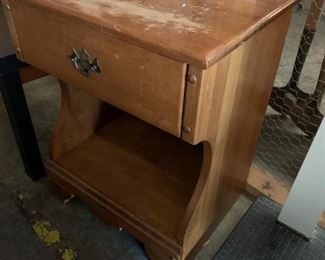 #76	National furniture 2 drawer end maple table as is finish 20x16x25	 $30.00 
