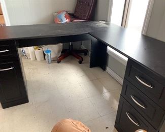 #173	black L shape desk with 5 drawers 58x58x30	 $30.00 
