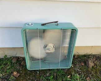 HALF OFF!  $10.00 NOW, WAS $20.00.............Teal Fan, works! (P130)