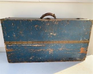 CLEARANCE!!!  $25.00 NOW, WAS $80.00...............Large Unique  Antique Wood Tool Box inside view next picture (P121)