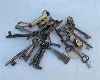 REDUCED!  $15.00 NOW, WAS $20.00............Antique Keys (P108)